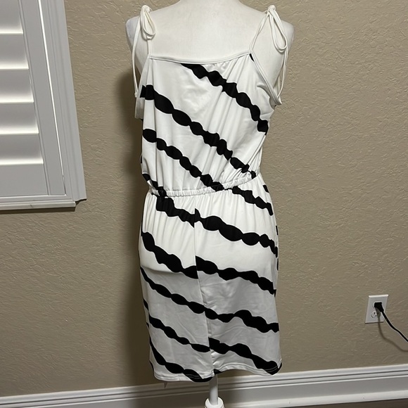 Dress - Picture 6 of 7